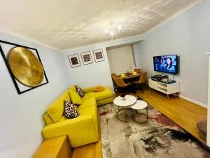 Guest house with private rooms near Luton Airport, L&D Hospital, Whipsnade Zoo and Leagrave Train Stn - Barton in the Clay