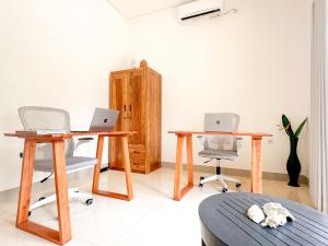 Private Villa with Pool, Office & King size bed - VILLA KANIA