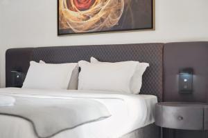 One-Bedroom Jacuzzi Glyfada