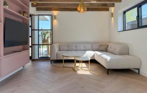 Cozy Home In Ouddorp With Wifi