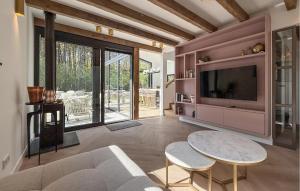 Cozy Home In Ouddorp With Wifi