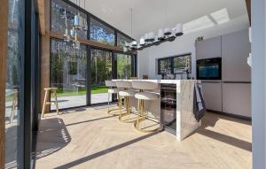 Cozy Home In Ouddorp With Wifi