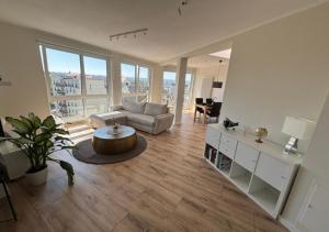 Zentrales, modernes Apartment mit Balkon, Küche & Garage