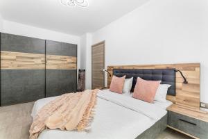 AquaMarine - Pool & Spa Beach Resort