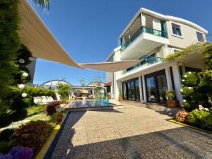 Villa Annabèll1 with Swimming pool and Jacuzzi, 3 floors