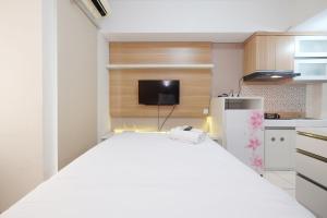 Modern Studio with Great Lake View at Springlake Summarecon Apartment By Travelio