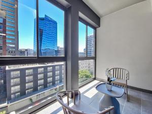 The Duke 1-Bedroom with Rooftop Pool Views