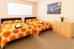 Redondo Huge 1Bedroom,3 Queens, close to Beach Sleeps 7