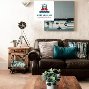 At Anchor (with a Harbour View) - Anstruther Wester