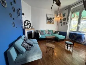 Colorful 1930s house - 瓦朗斯门