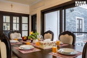 StayVista at Orchid Haven with BBQ, Pool