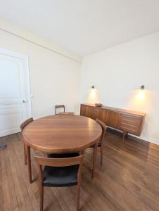 Appartements Au pied de la tour Saint Antoine : photos des chambres