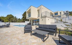 4 Bedroom Amazing Home In Zaboric