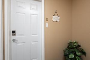 Paradise Canyon Golf Resort - Luxury Condo M409