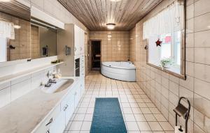 Awesome Home In Skövde With Sauna