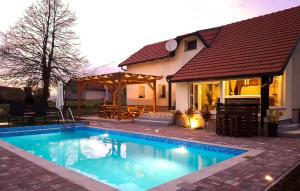 Four-Bedroom Holiday Home In Pregrada