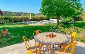 Maisons de vacances Nice Home In Saint-Geraud-De-Corps : photos des chambres
