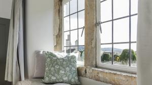 Loveview - A Painswick Stone Haven