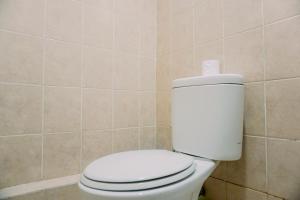 Studio Furnished with Comfort Design Green Bay Pluit Apartment By Travelio