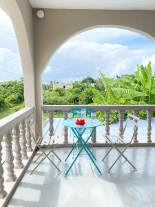 Lakaz Koray - Charming 2-Bedroom Apartment Near Grand Gaube Beach - Ubytování bez kategorie ve městě Grande Gaube