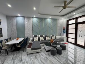 Luxury homestay in Vinhomes Oceanpark 3 3 large bedrooms with wet sauna cabin