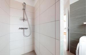 Maisons de vacances Stunning Home In La Bree-Les-Bains : Maison de Vacances 3 Chambres 
