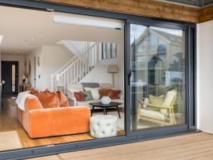 Stunning 5 bedroom lake-house hot tub views - Pass the Keys