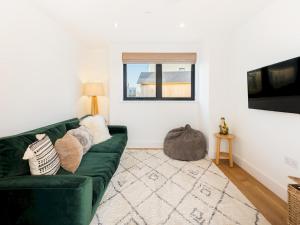 Stunning 5 bedroom lake-house hot tub views - Pass the Keys