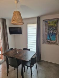 Charmant T2 climatisé avec terrasse à 5min des plages