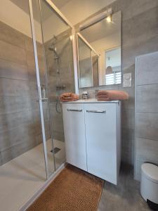 Appartements Charmant T2 climatise avec terrasse a 5min des plages : photos des chambres