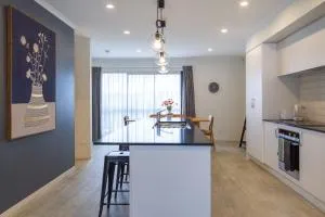 Bath & Beyond, Tippet Place with Garage sleeps 8 - Prebbleton