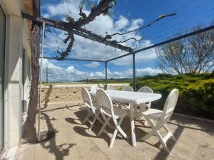 Maisons de vacances Gite Chelona Vinifera par Chelona-Loc - jusqu-a 10 personnes - calme - campagne : photos des chambres