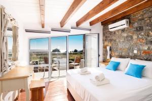 Villa Alcyone Seastone by Villa Plus