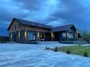 Маєток на Озерах - Kuty