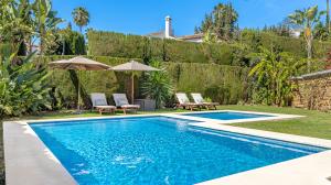 VACATION MARBELLA I Villa Birkin, Heated Pool, Andalusian Style, GYM, Cine, Golf Valley, 6 min Puerto Banus