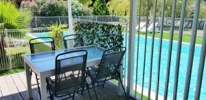 Maisons de vacances Tropica Nimes Chalet 2 chambres confort climatise : photos des chambres