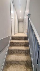 DYNASTAYS- Stylish Seaside Home- Adults Only, Dog Friendly, Garden & Parking