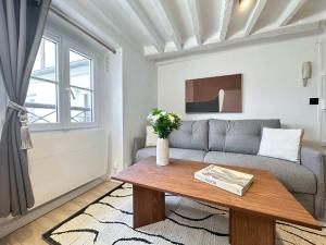 Opera - Premium apartment with lift near Gare de lEst for 4