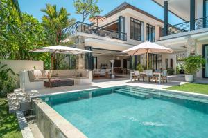 Luxury 5BR Canggu Villa - Pool, Jacuzzi, Walk Beach & Cook included