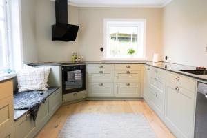 Lillberget Rymligt och modernt boende med utsikt över Tabergsberget