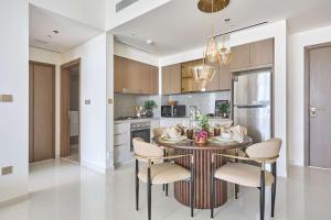 Frank Porter - Grand Bleu Tower 2