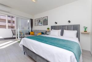 Side by Side Apartments