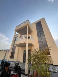 The Canyon Stays - Nāi