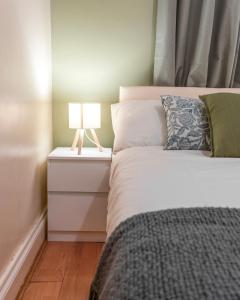 Comfy 2 Bed Flat in Wembley with Driveway