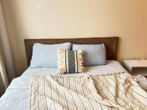 Two Flats with 6BR, 4BA