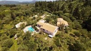 Holiday Home Matthäus am Corfutrail, Ferienoase im Olivenhain 3 km zum Meer - Giannádes