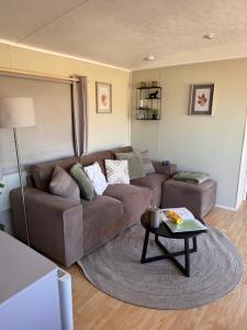 Chalet met 2 slaapkamers op gezellige camping met zwembad nabij Ijsselmeer