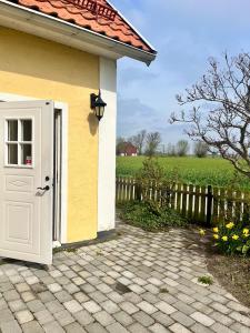 Lantlig lägenhet nära stranden