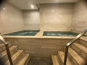 Cozy Apartment with Jacuzzi and Sauna at 188 Suites Klcc