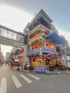 Nhà 4Brs 5wc Bùi Viện Quận 1